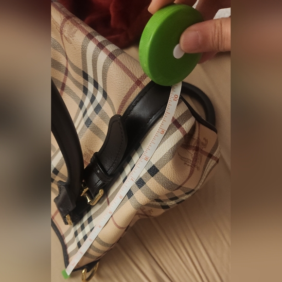 Authentic Burberry checkered bag - Picture 7 of 8